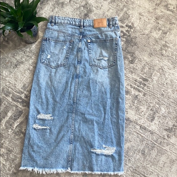 🔥H&M High waist Distressed Denim skirt - Picture 4 of 10